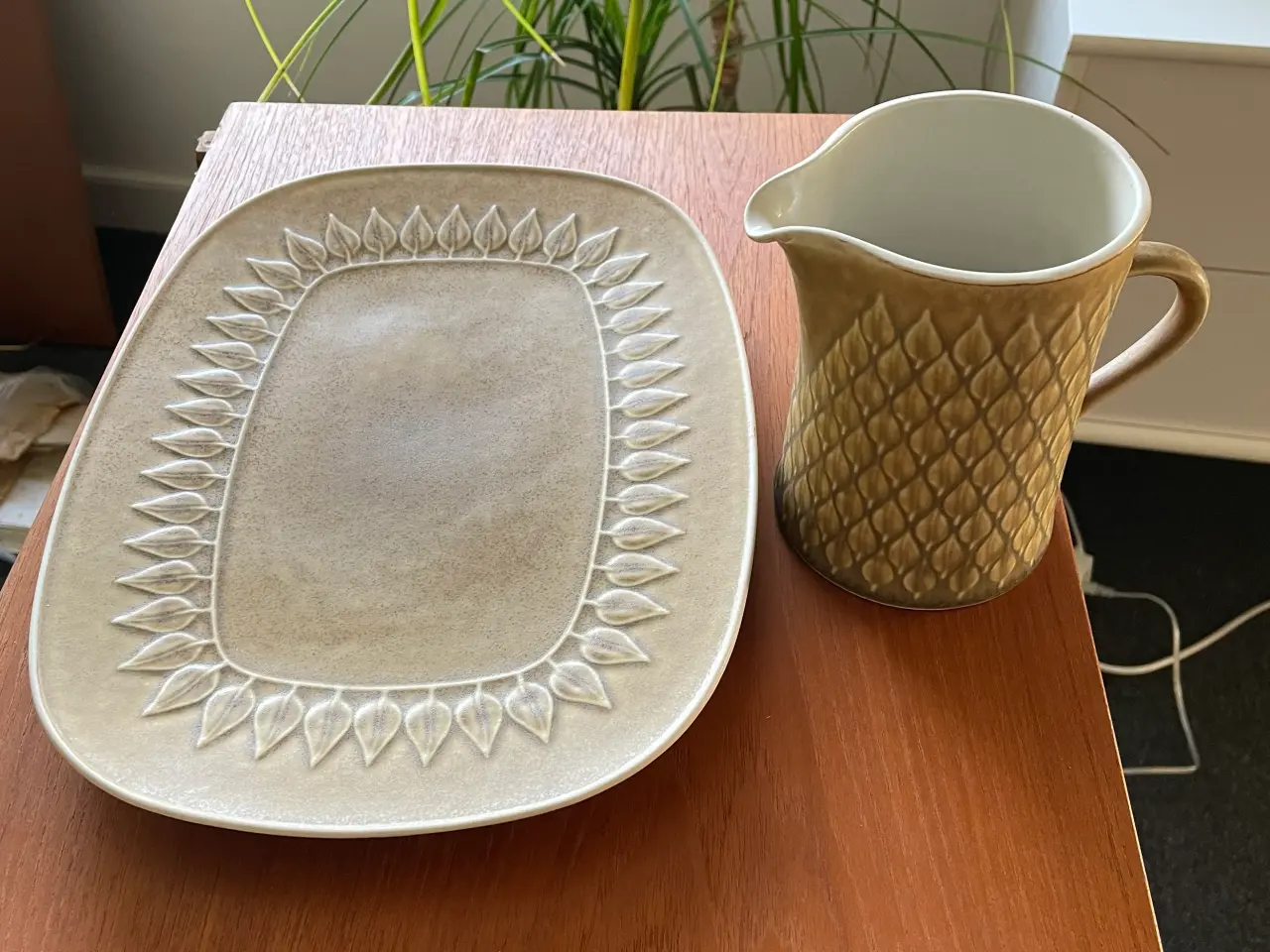 Billede 1 - Relief - mælkekande, fad og kaffekopper m.m.