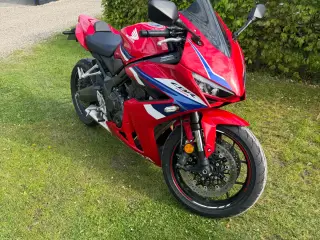Honda cbr650r 8200 km fra 2024