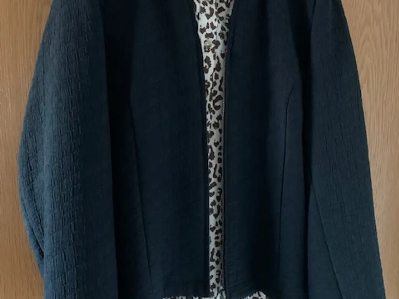 Billede 1 - Jakke / blazer og skjorte str. L Samlet pris 60 kr