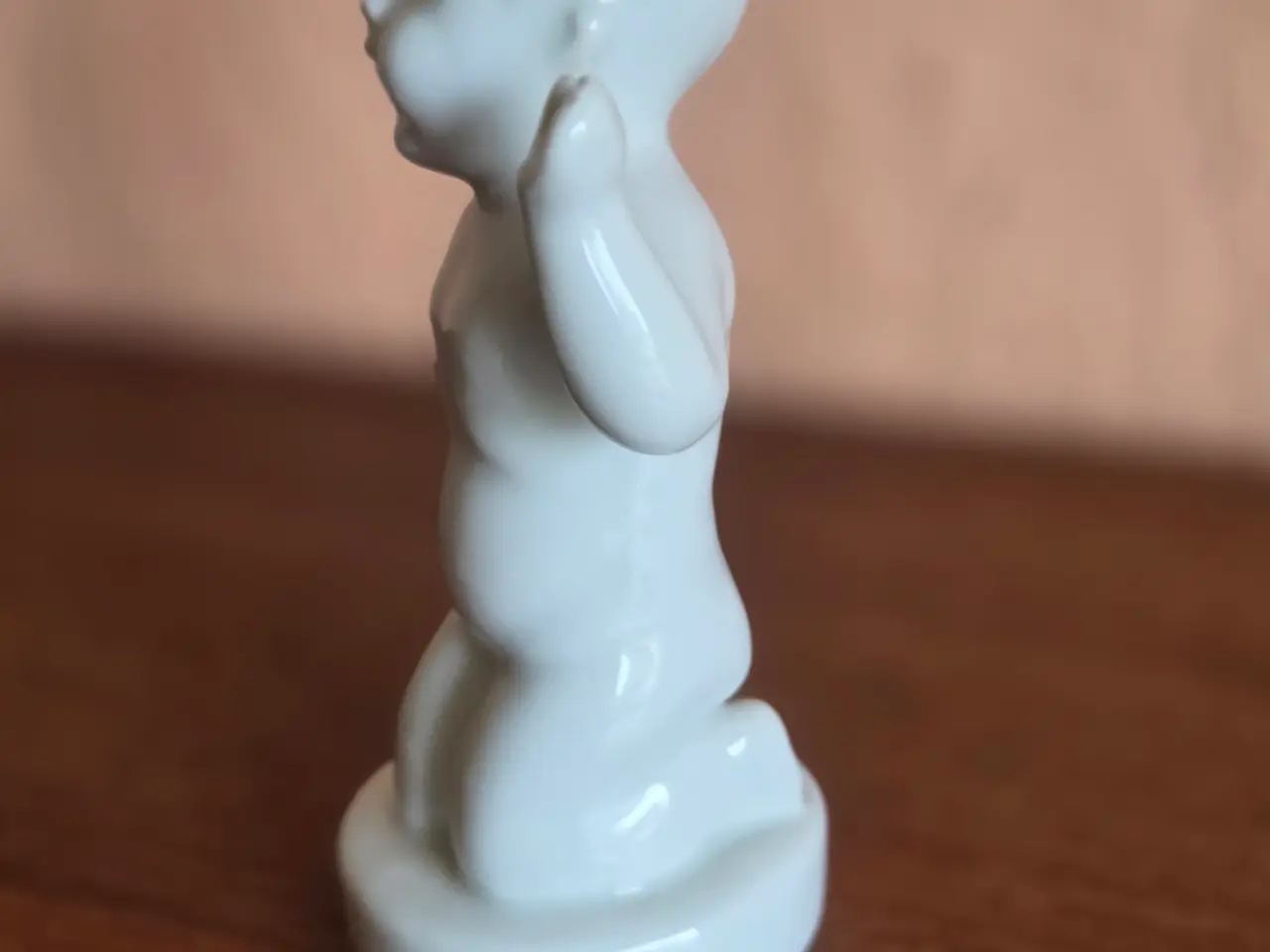Billede 2 - Hvid porcelænsfigur – Børnefigur løftede arme 13cm