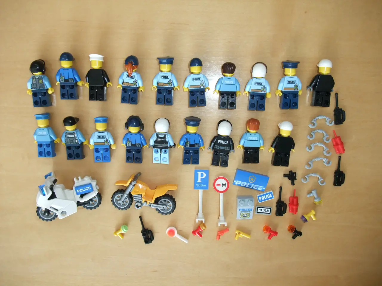 Billede 4 - Lego City Politibetjente Figurer+Tilbehør