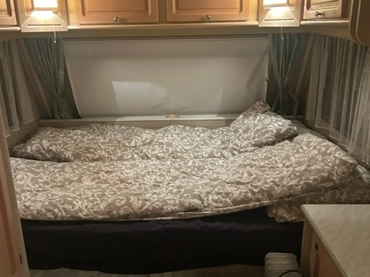 Billede 9 - Campingvogn m 7 sovepladser og 1 år gammel fortelt