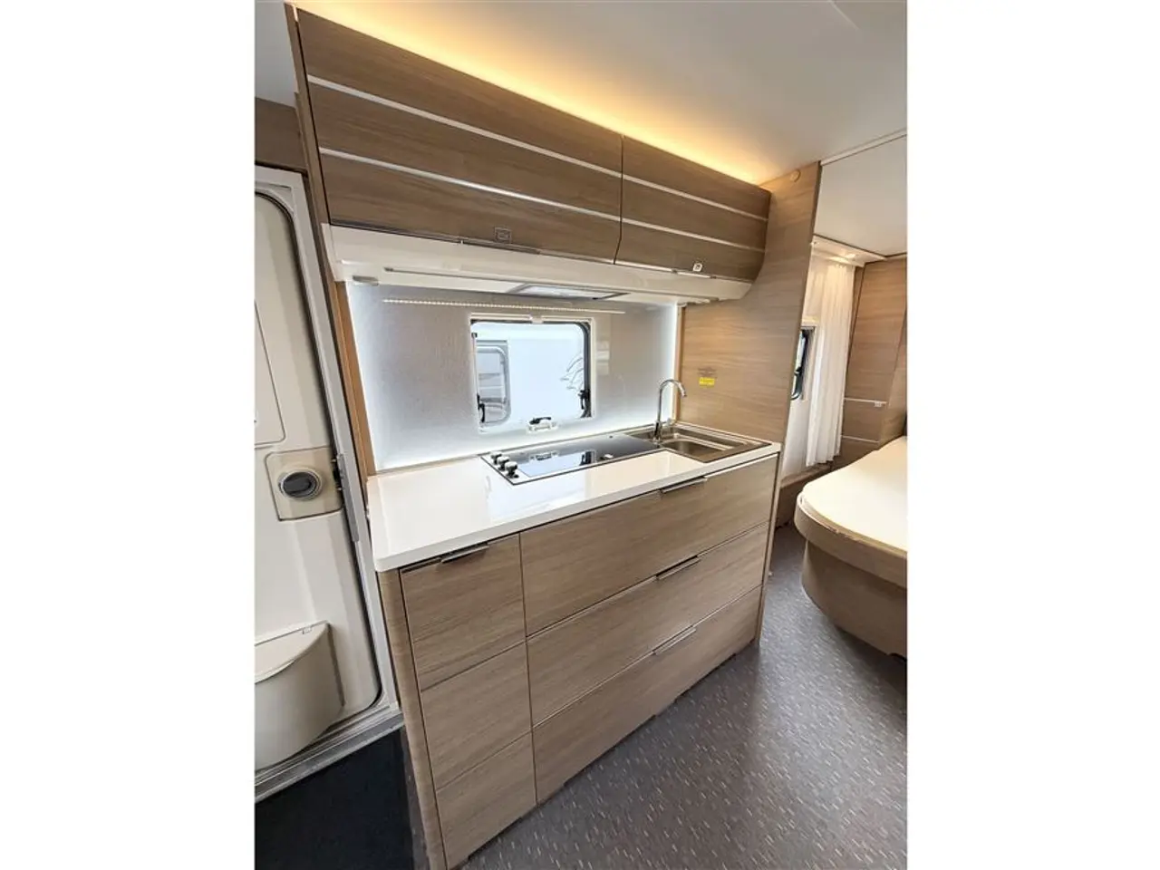 Billede 10 - 2020 - Adria Adora 593 UP Queensbed-Gulvtemperering-Ambientebelysning-Panorama
