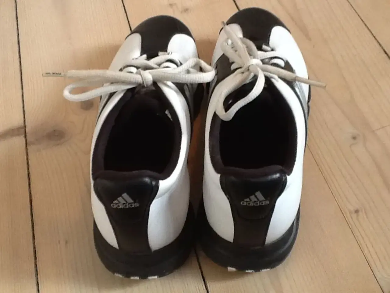 Billede 2 - Ny pris Golfsko pige str. 34 Adidas