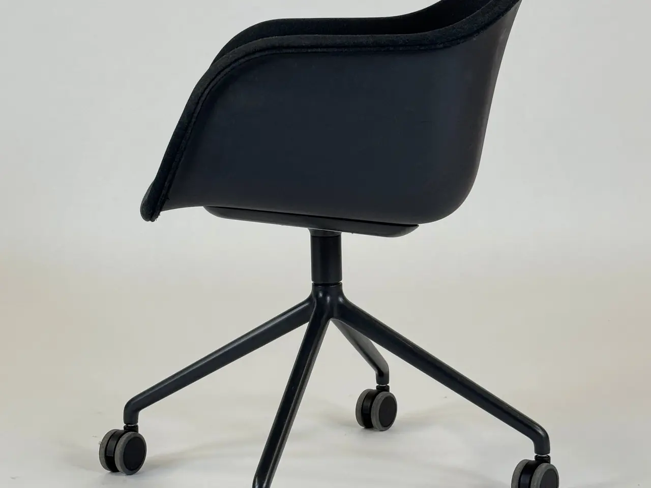 Billede 4 - Muuto Fiber Armchair Stol – Sort