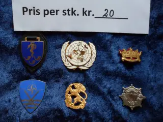 Regimentsmærker m. m.