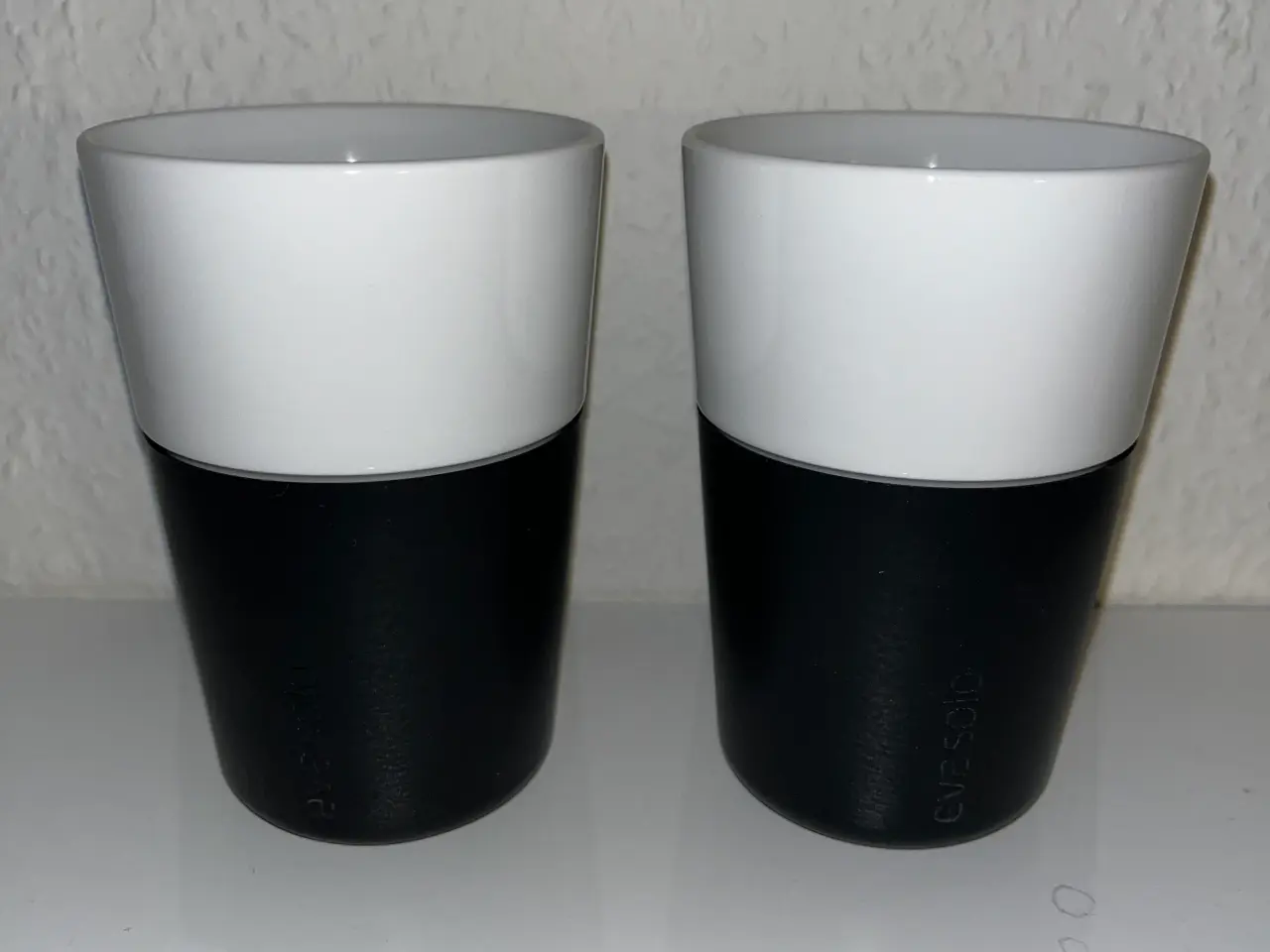 Billede 1 - 2 Eva Solo café latte krus med sort silikone