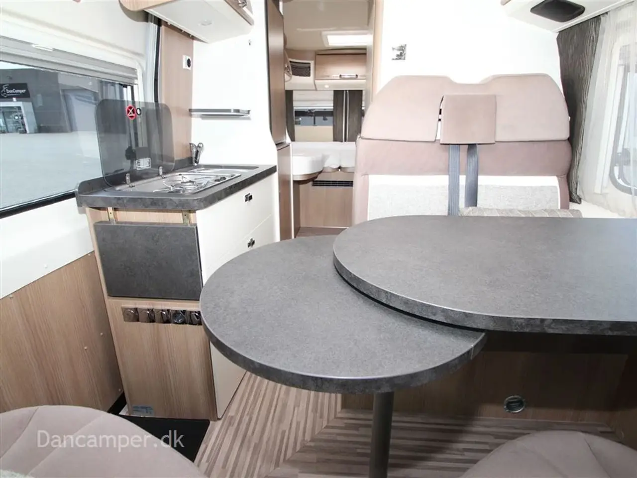 Billede 11 - 2019 - Carthago van 640 LE Chaming   Carthago Charming, Luksusvan godt udstyret - Enkeltsengsmodel. 150Hk Automatgear - Solcelle - inverter mm.