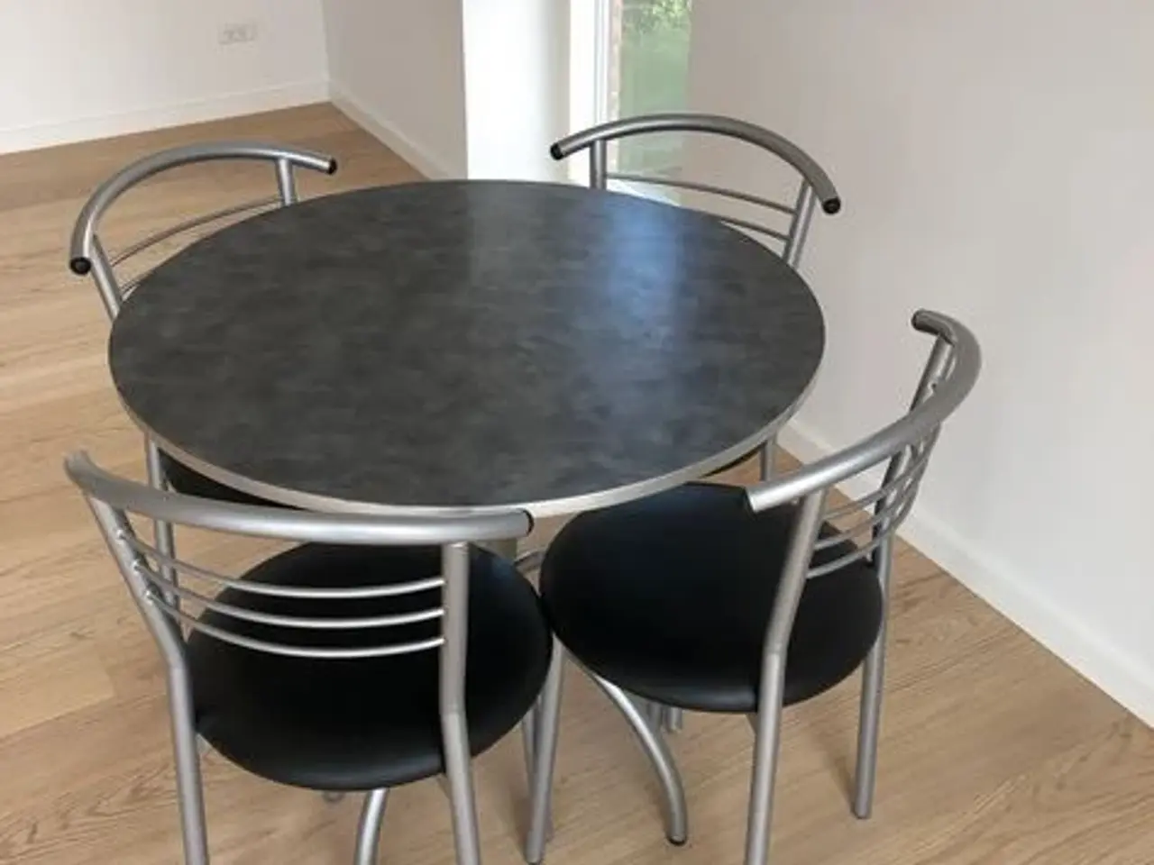 Billede 2 - Cafebord med 4 stole