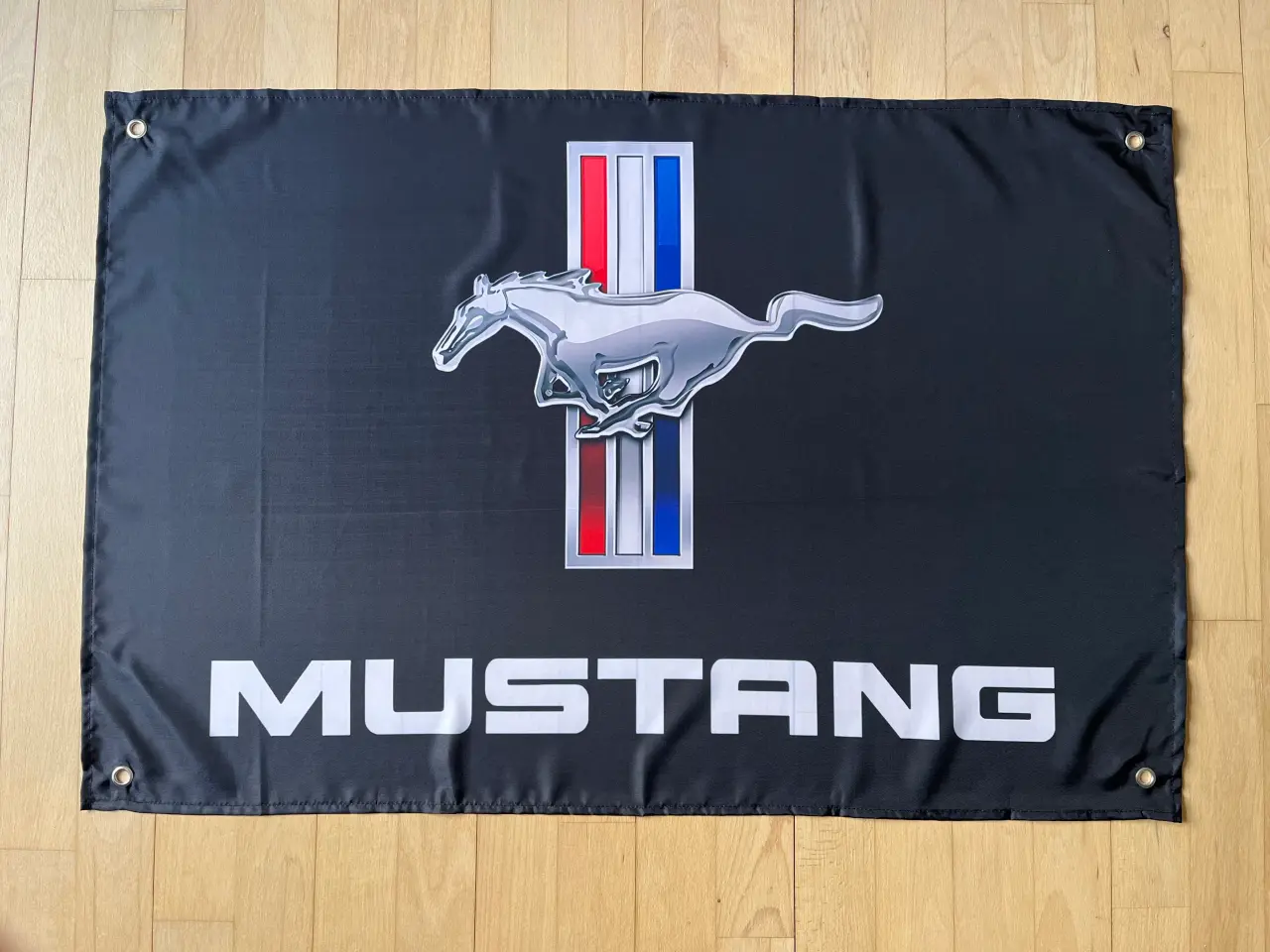 Billede 1 - Flag med Mustang