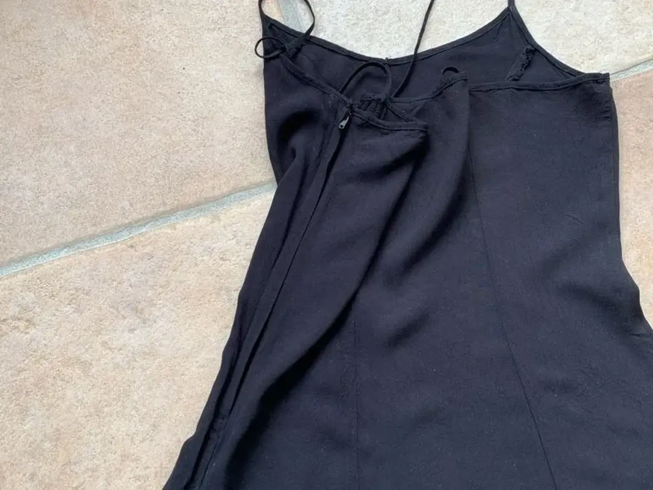 Billede 3 - Sort kjole H&M Divided str. 38