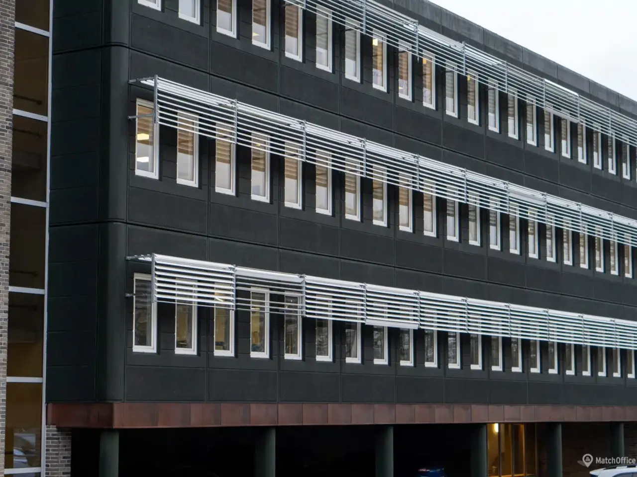 Billede 25 - Et veldimensioneret lager med kontor