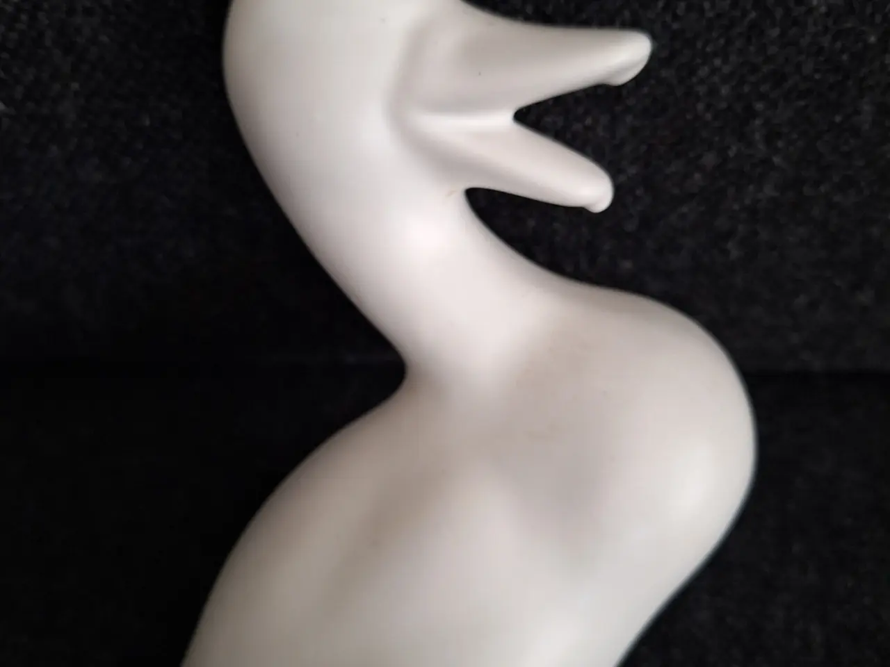 Billede 1 - And i porcelæn, 20 cm. høj.