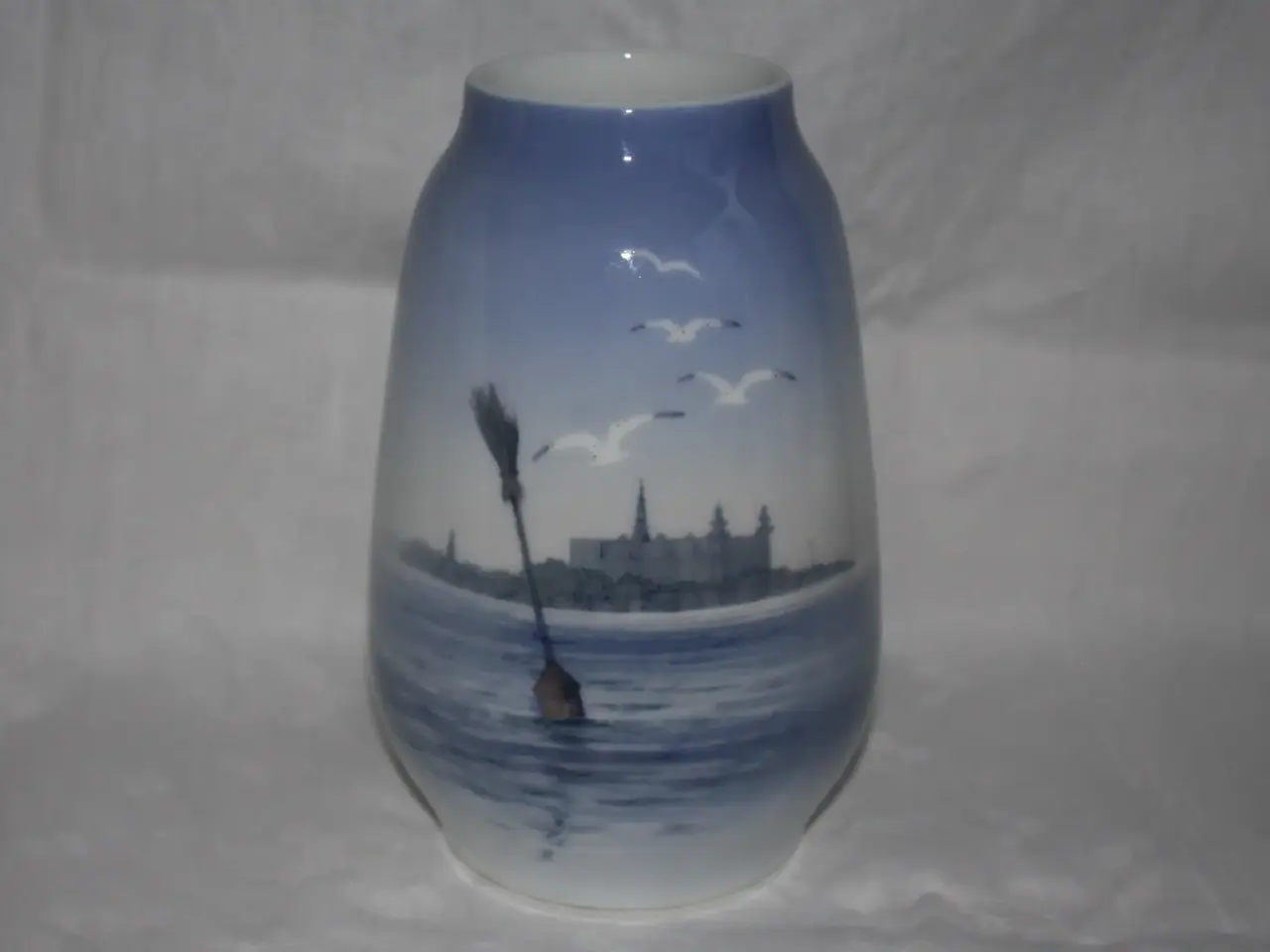 Billede 1 - Vase med Kronborg fra Royal Copenhagen