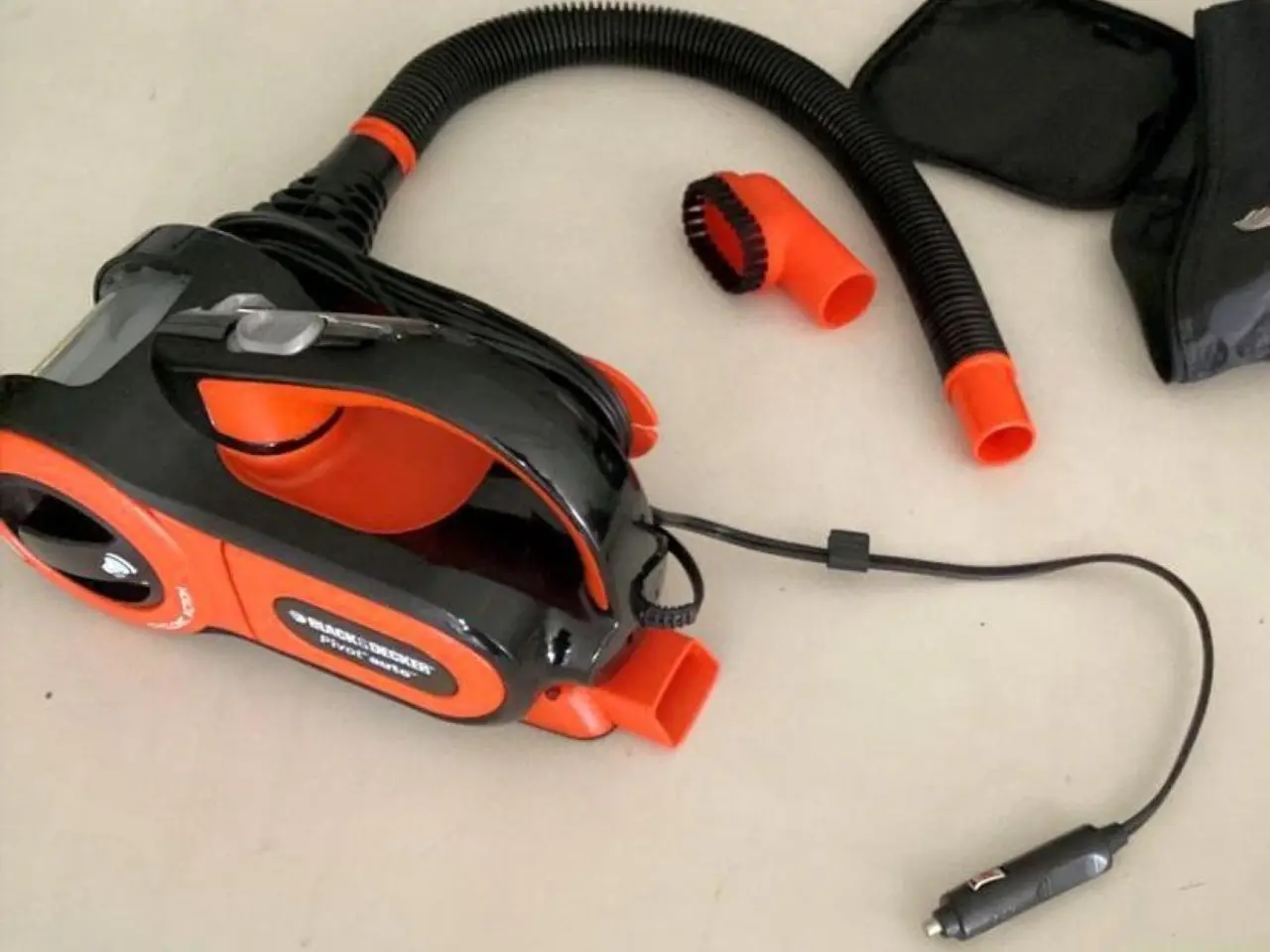 Billede 2 - Black Decker Pivot Auto 12V håndstøvsuger til bil