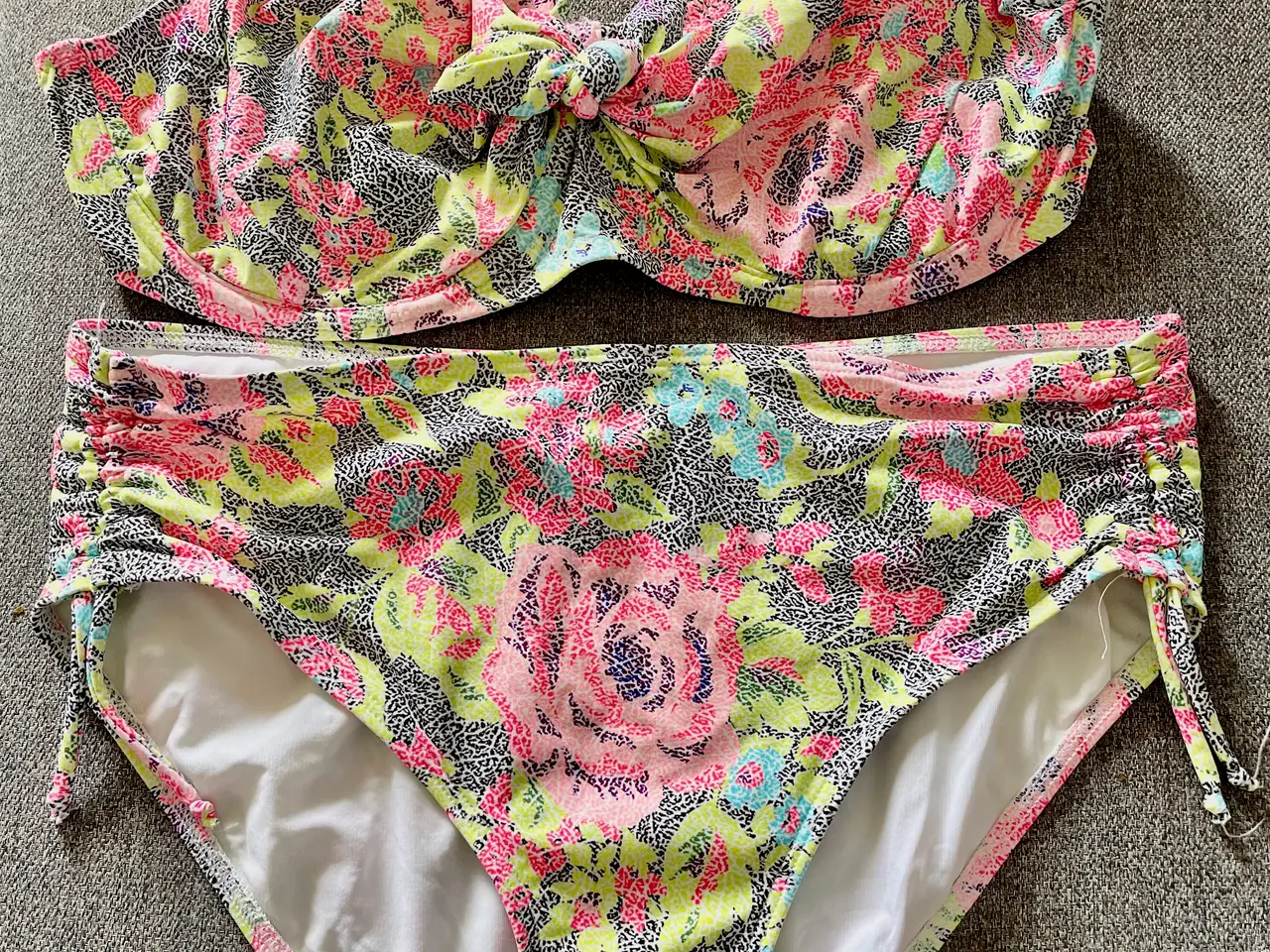 Billede 5 - YDERLIGERE NEDSAT Flot Saltabad bikini, 80F str 40