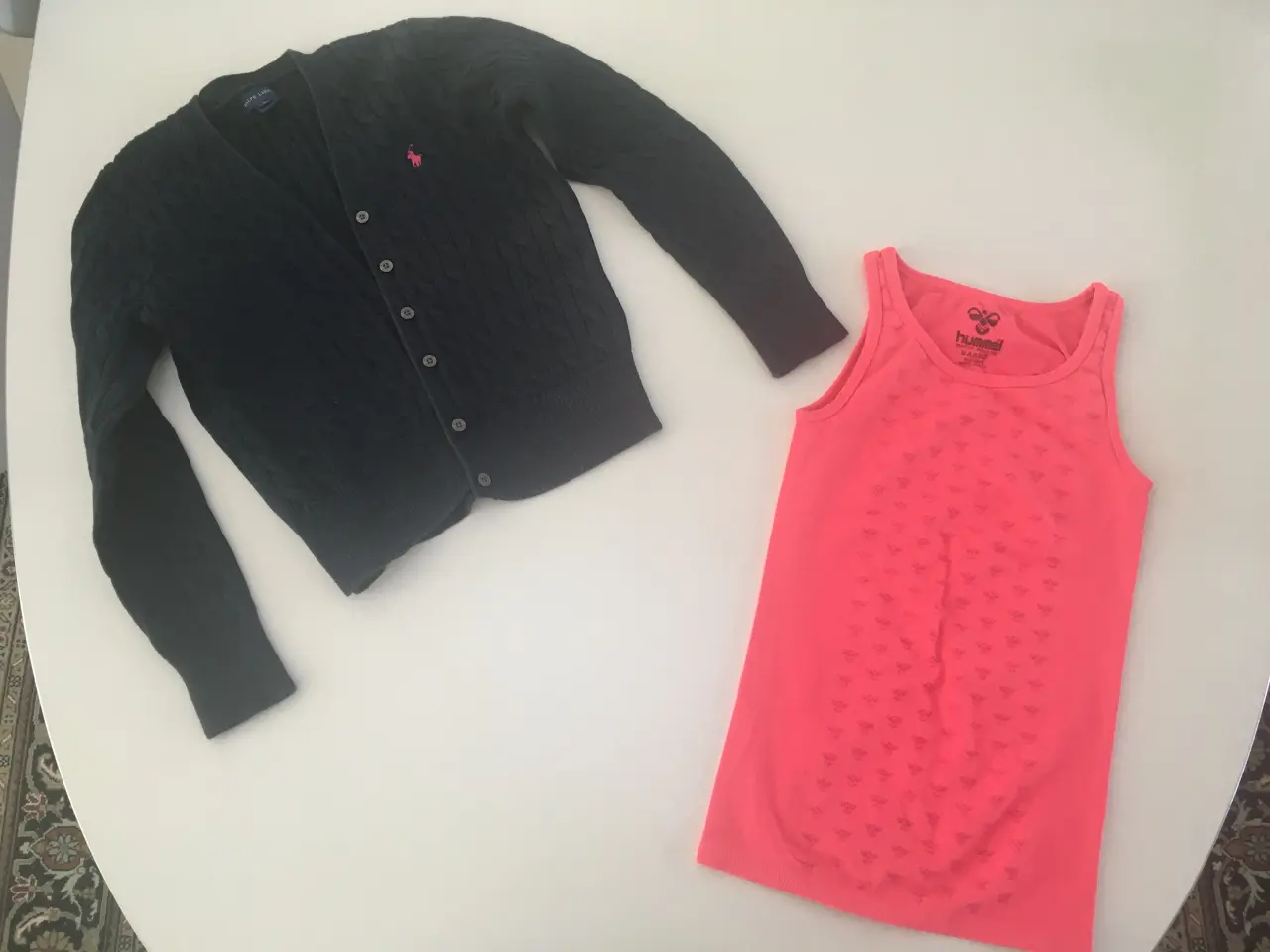 Billede 1 - Cardigan og Hummel-top