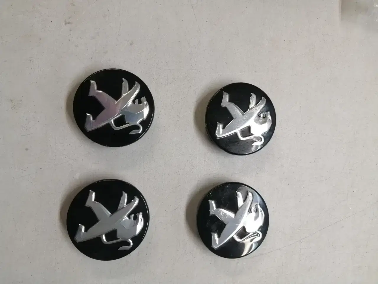 Billede 3 - Suzuki, Peugeot, Nissan, BMW emblem, låsebolte,