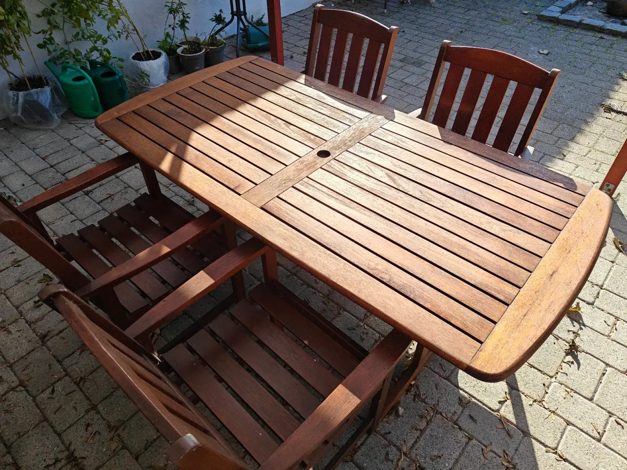 Billede 2 - Havebord med 4 stole i træ