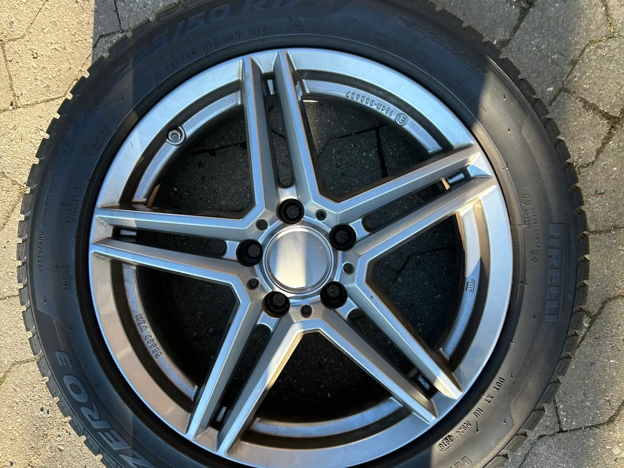 Billede 1 - Pirelli vinterdæk på 17” alufælg