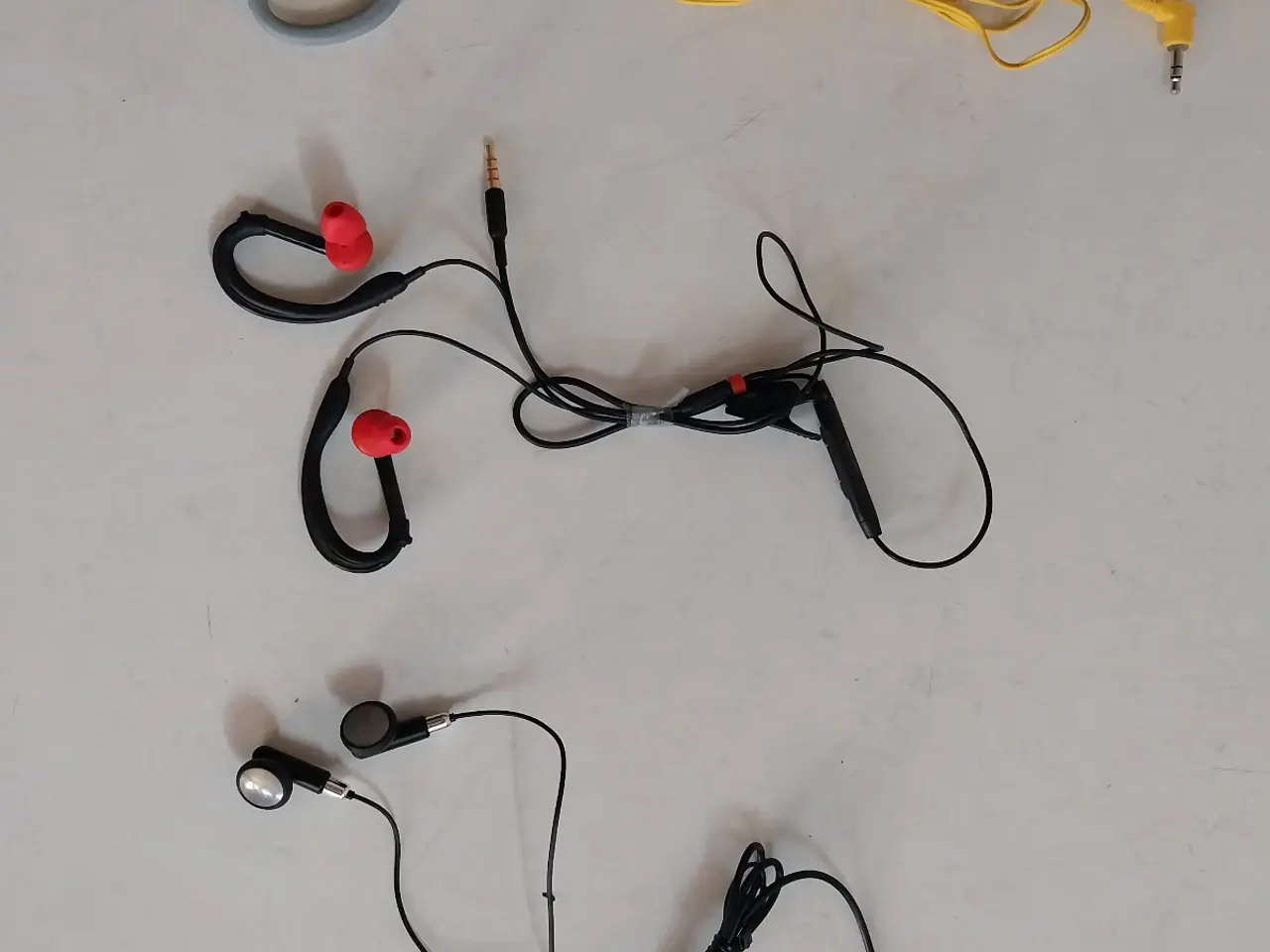 Billede 4 - 3 stk in ear høretelefoner. 