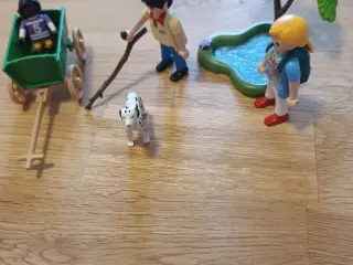 Playmobil på tur med rygsæk, vogn og hind