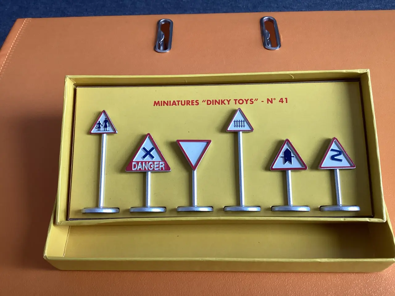 Billede 1 - Dinky Tonys nr 41