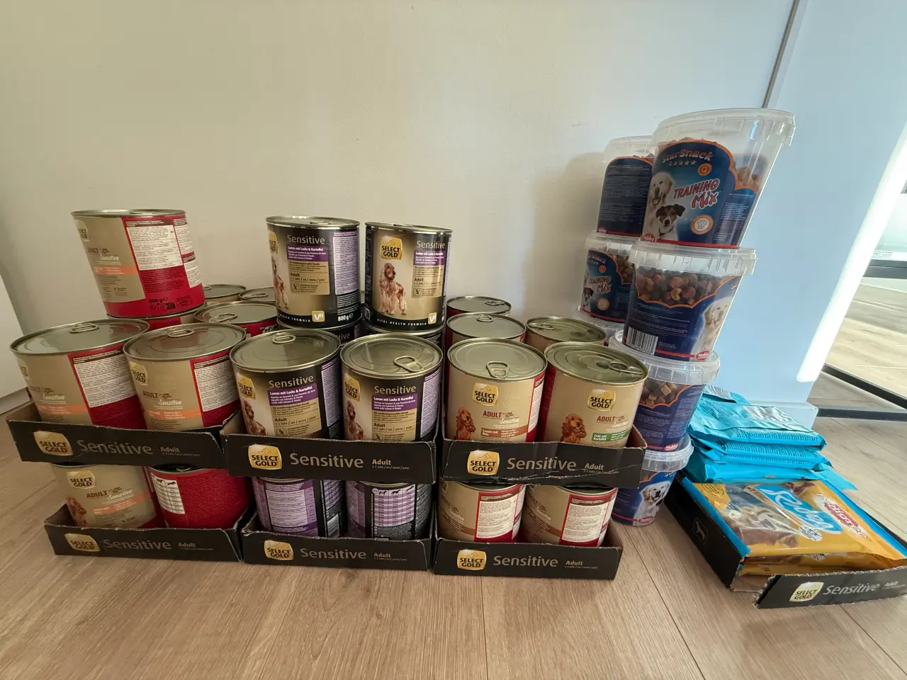 Billede 1 - Hundemad og snacks sælges