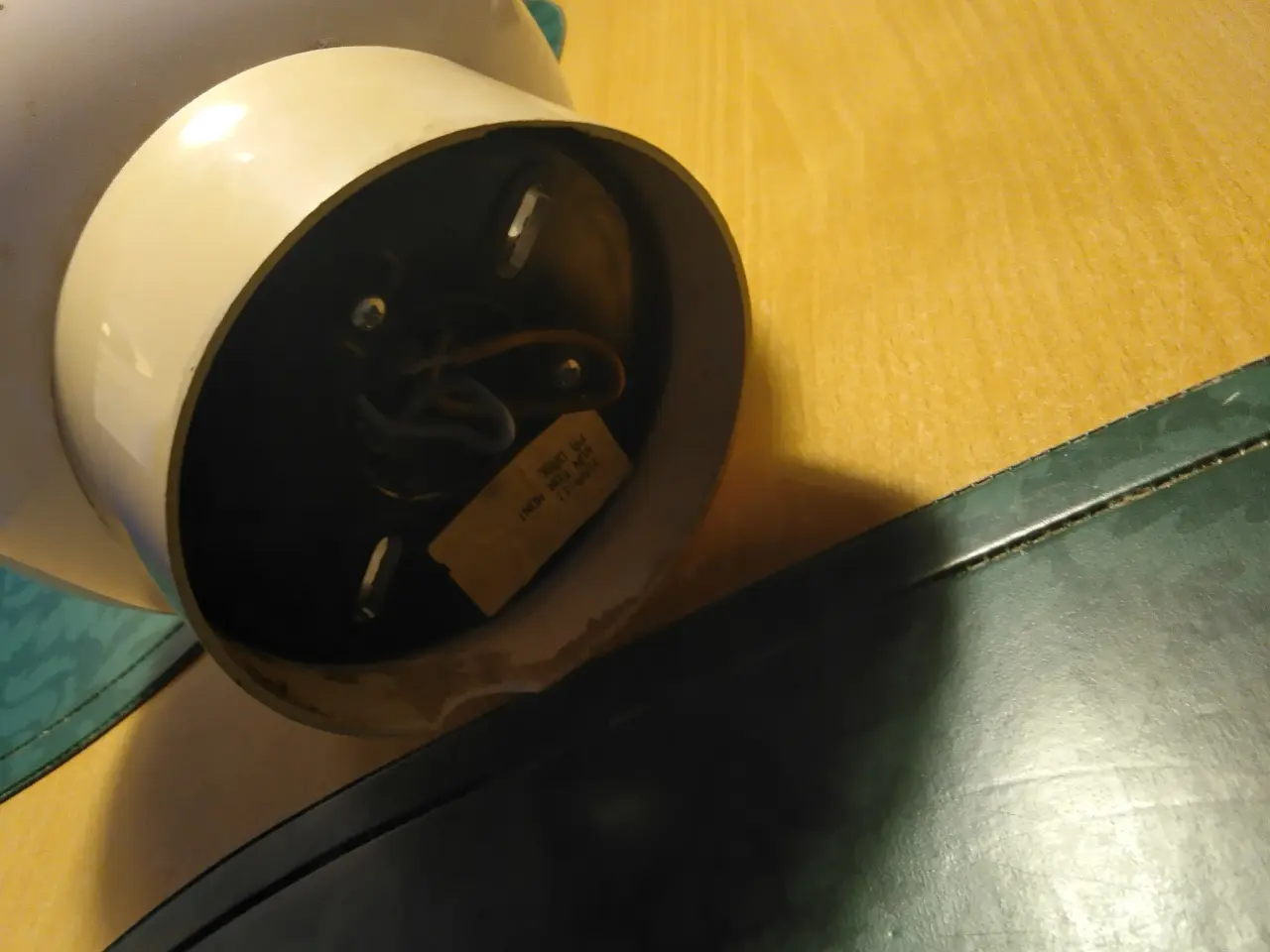 Billede 2 - Hvid glaskuglelampe med fatning 