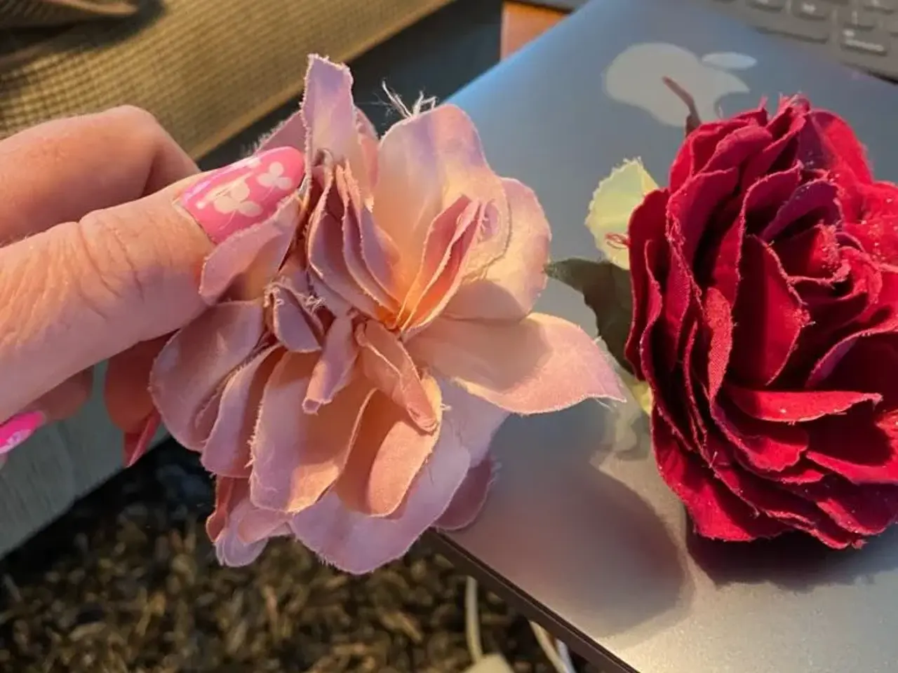 Billede 3 - Flotte blomster til håret med clips