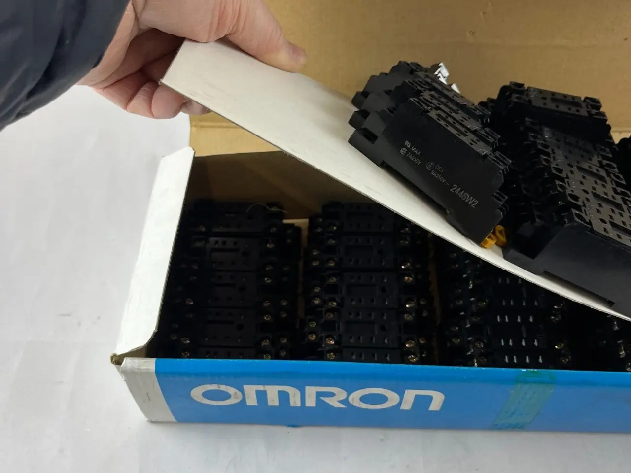 Billede 8 - Omron PYF08A-E relæ Socket 8 Pin DIN Rail 40+ stk.