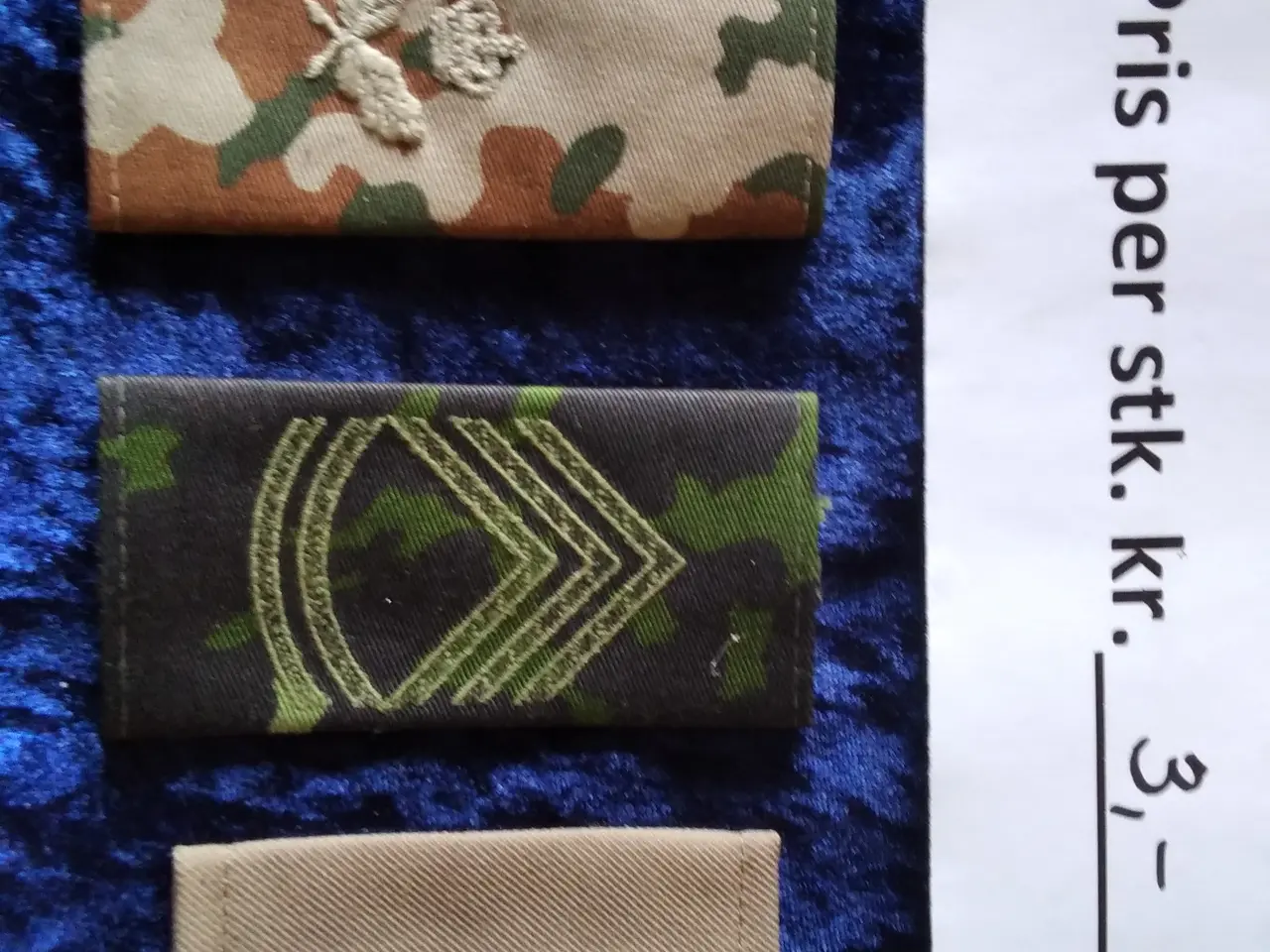 Billede 11 - Militære regimentsmærker og meget andet.