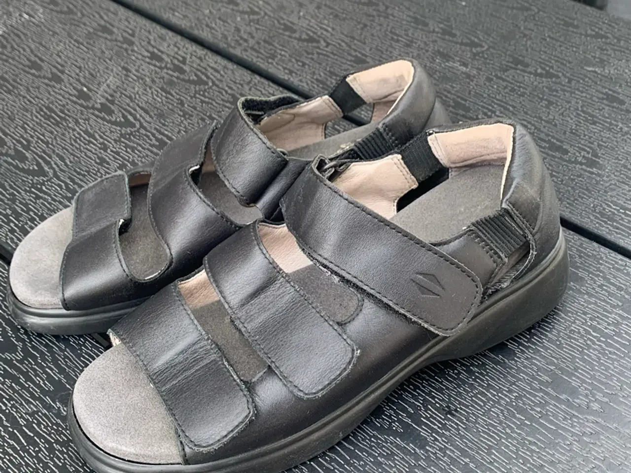 Billede 1 - Damesandal med hælkappe