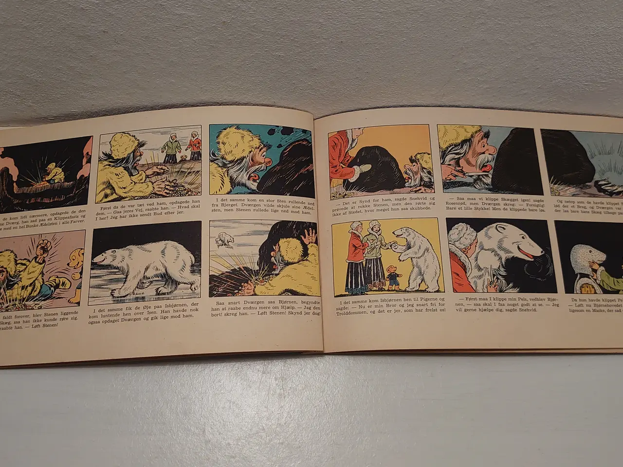 Billede 5 - Bamse besøger Snehvid og Rosenrød. Nr26,1948