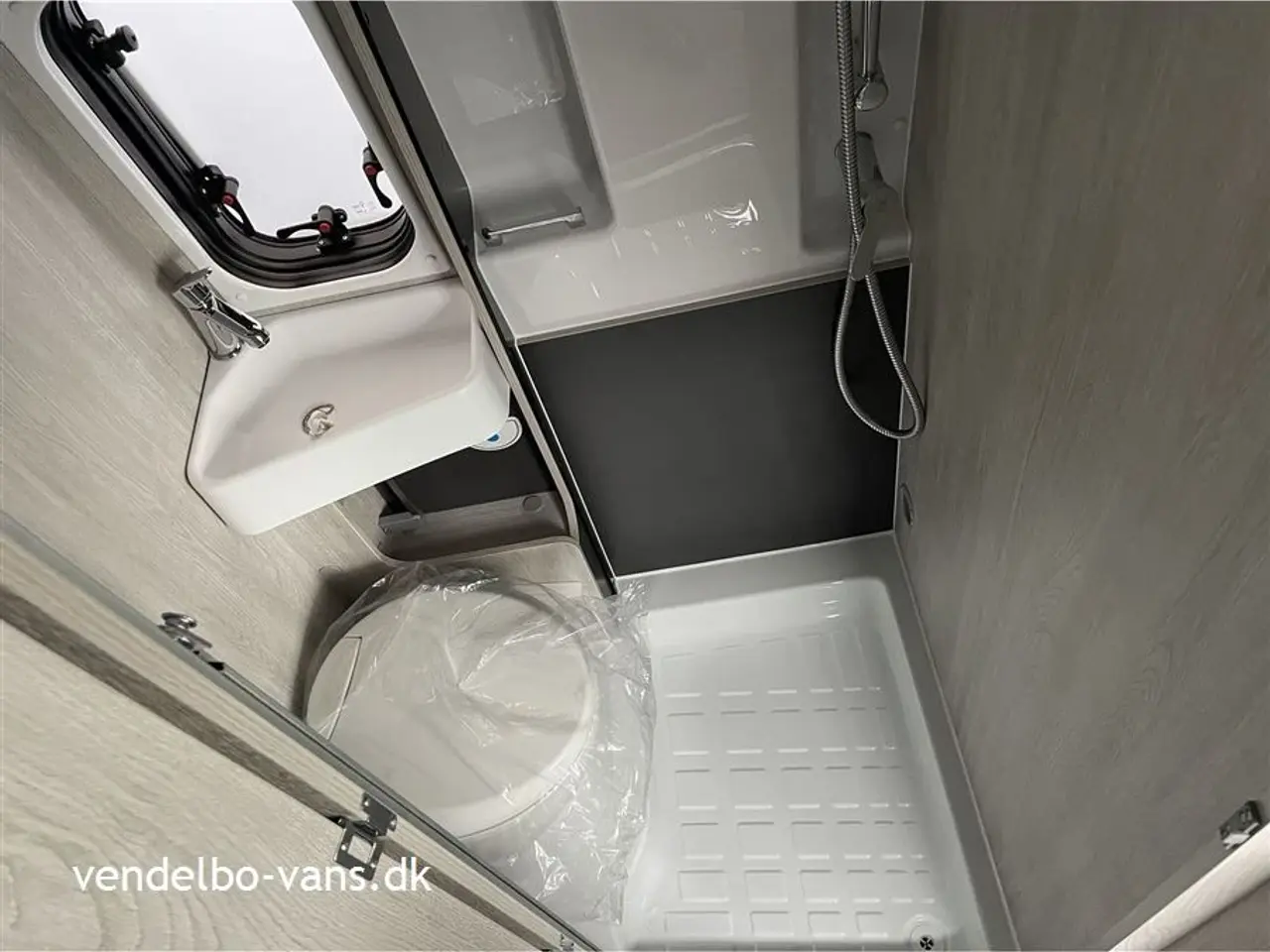 Billede 16 - 2026 - Rollerteam Livingstone DUO Sport   CamperVan med enkeltsenge som kan omforandres til dobb.seng
