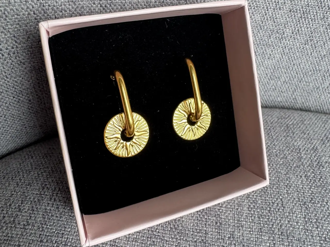 Billede 1 - Coin øreringe i rustfrit stål med 18k guld belægni