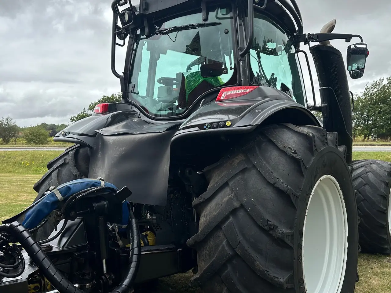 Billede 8 - Valtra T214 m. Flisvogn fra Kronos / Alsidig Maskinfabrik