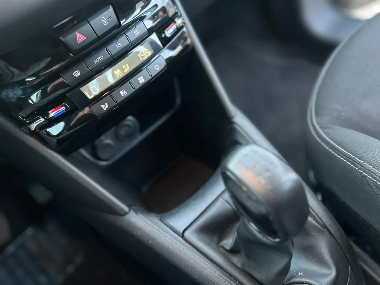 Billede 11 - Pæn og velholdt Peugeot 208 søger ny ejer🚗