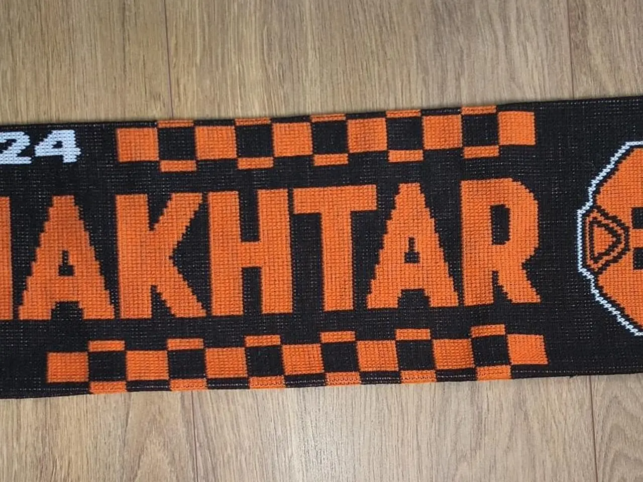 Billede 2 - NYT SHAKHTAR DONETSK HALSTØRKLÆDE, 150 CM