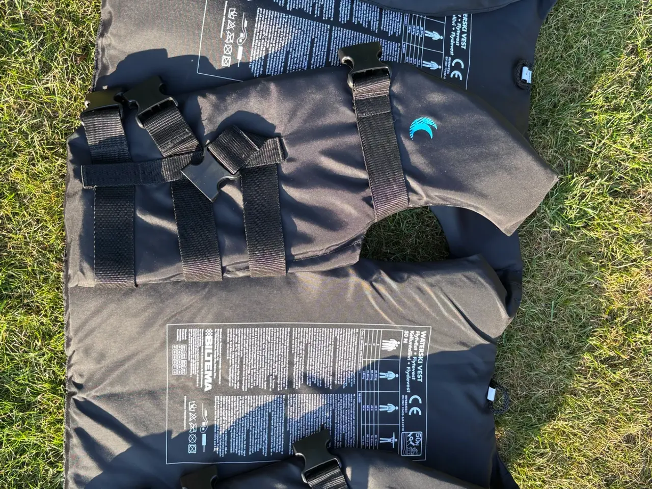 Billede 1 - Vandski vest 2 stk