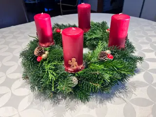Dekorationer laves til efterår og jul 🎄