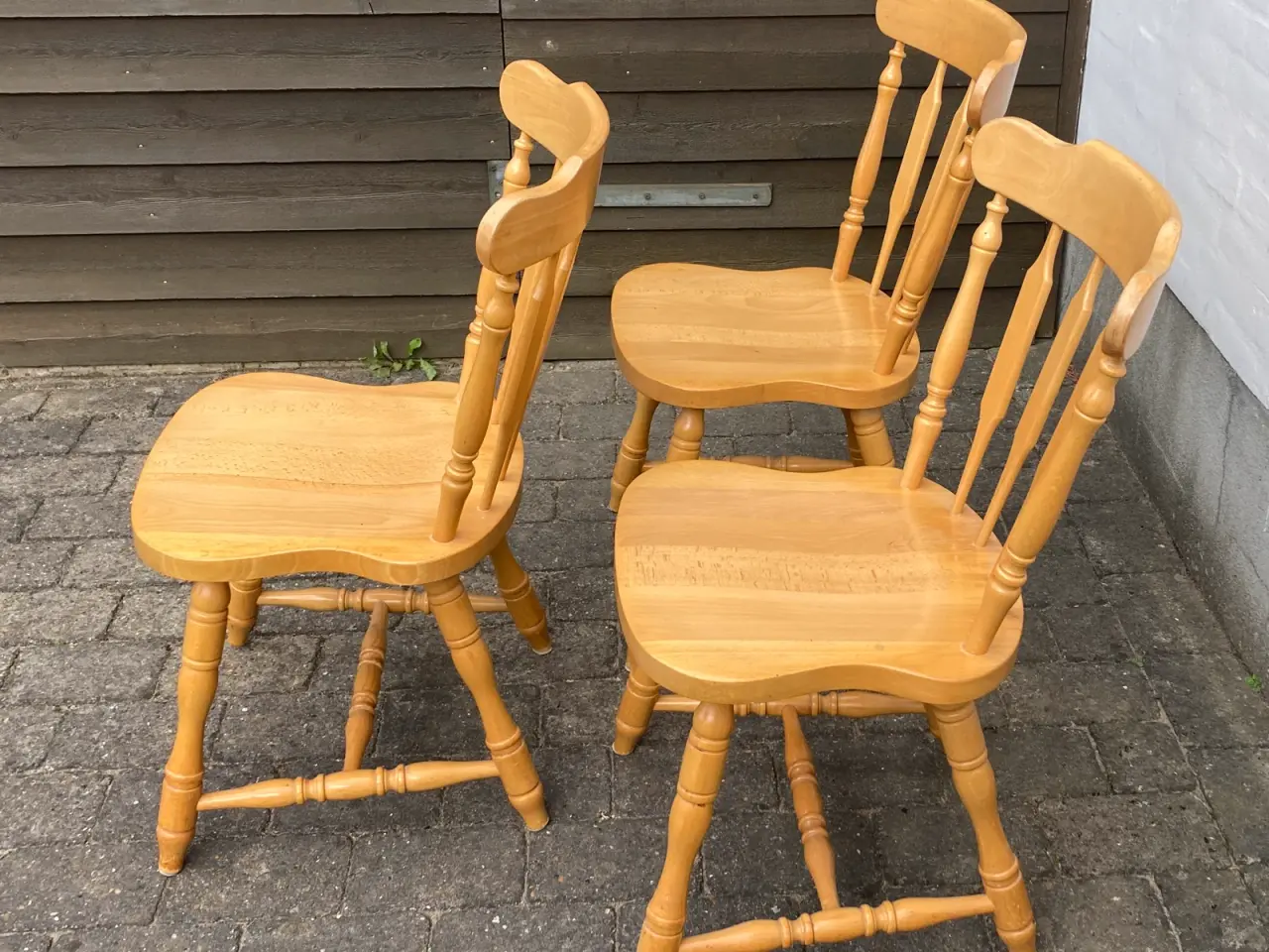 Billede 1 - 4 krostole i massivt lyst træ.