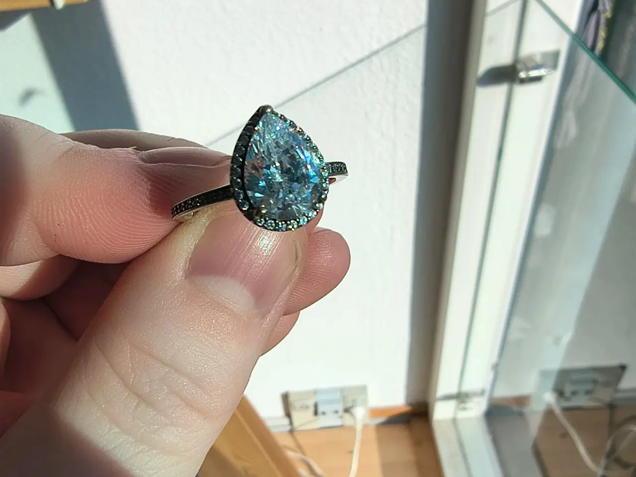 Billede 9 - Pandora sølvring med dråbeformet zirkon