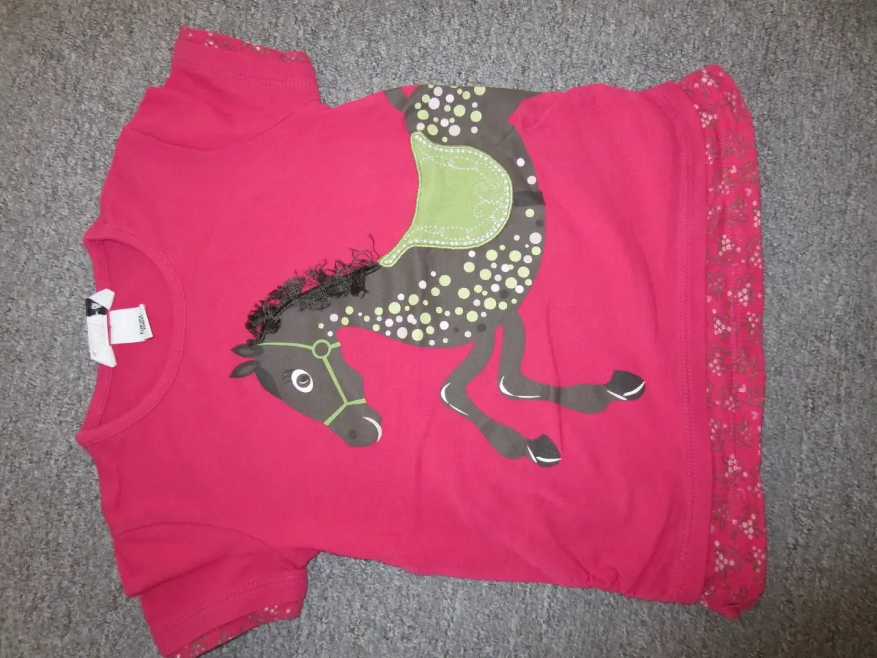 Billede 1 - Smart pink T-shirt m/ hestemotiv str 104