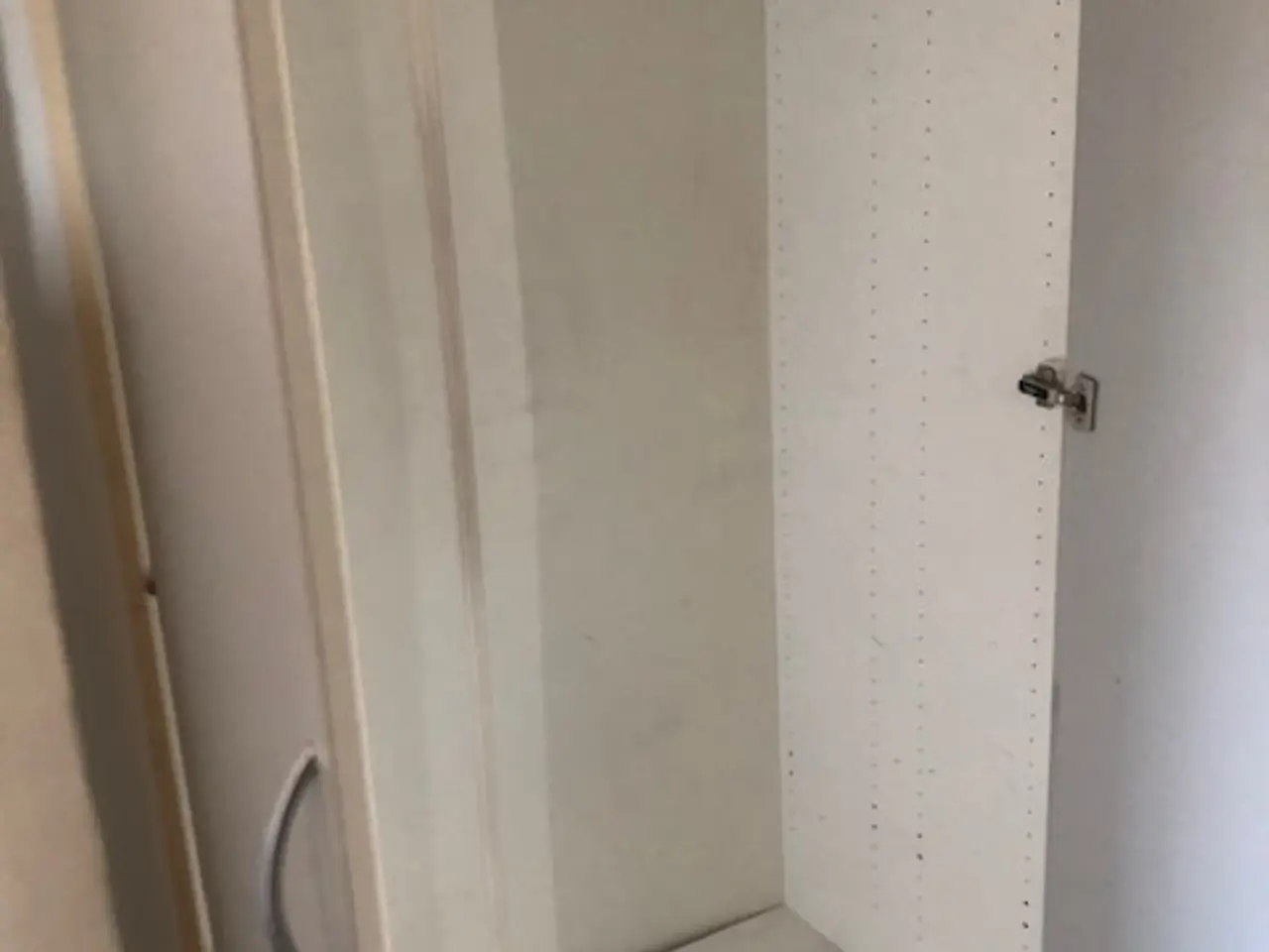 Billede 16 - Garderobeskab , Grå skabslåger 1500kr