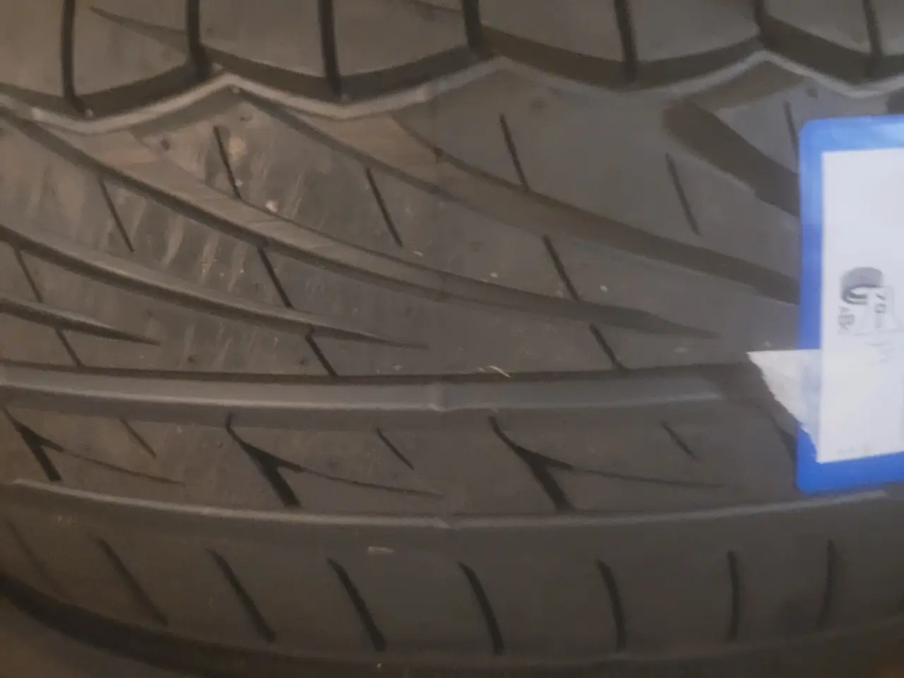 Billede 2 - 215 / 45 R 17
