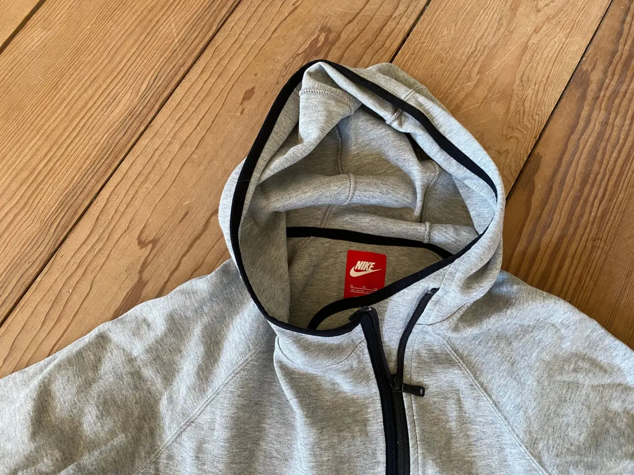Billede 3 - Nike jakke med hætte str 13-15 år ubrugt