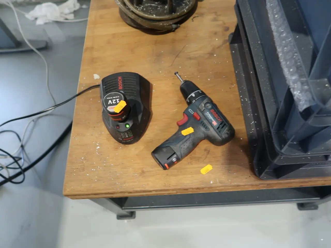 Billede 1 - Akku bore/skruemaskine BOSCH med 2 stk. batterier og lader