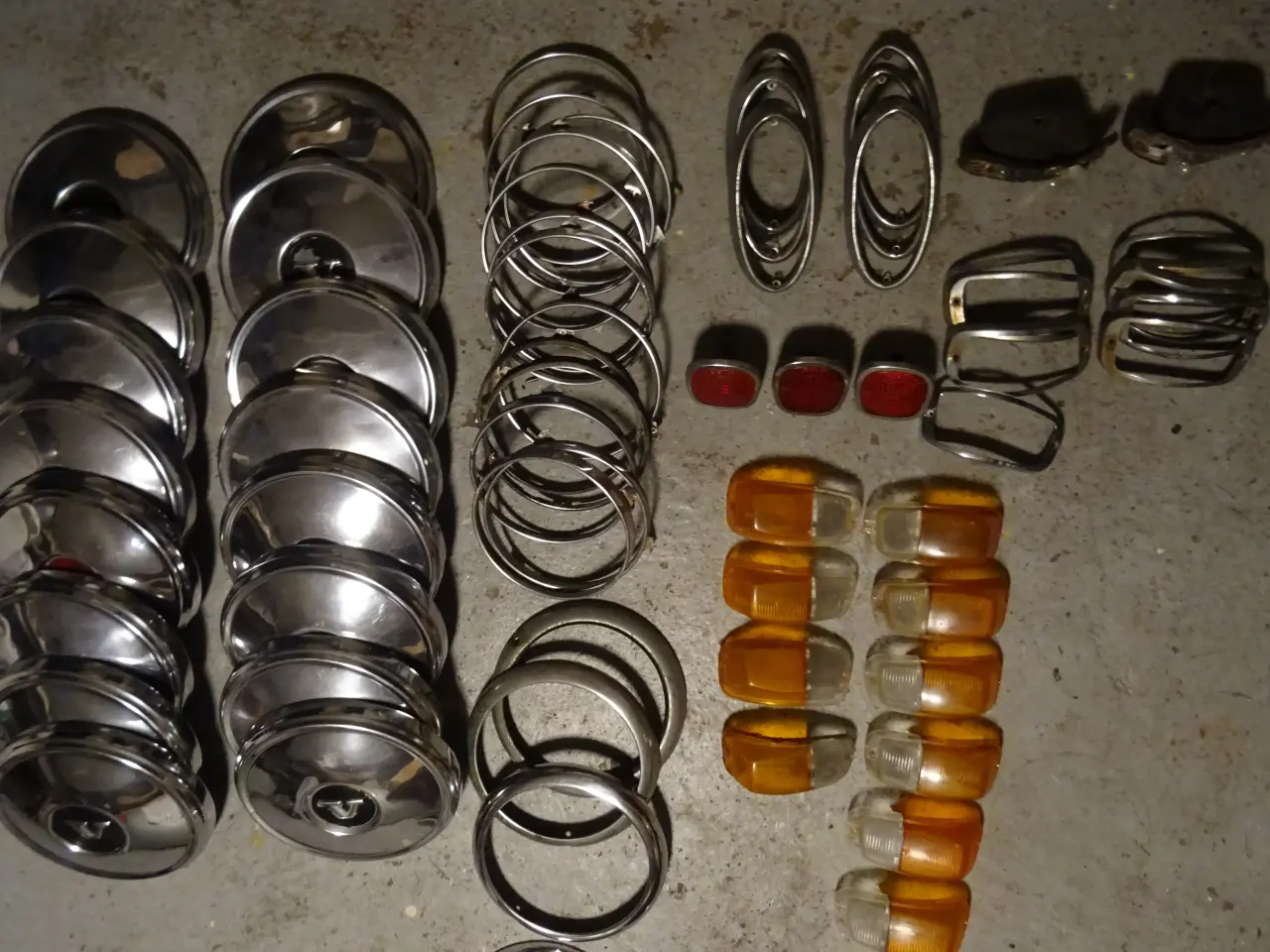 Billede 6 - Volvo Amazon lygterand, hjulkapsler, lister m.m