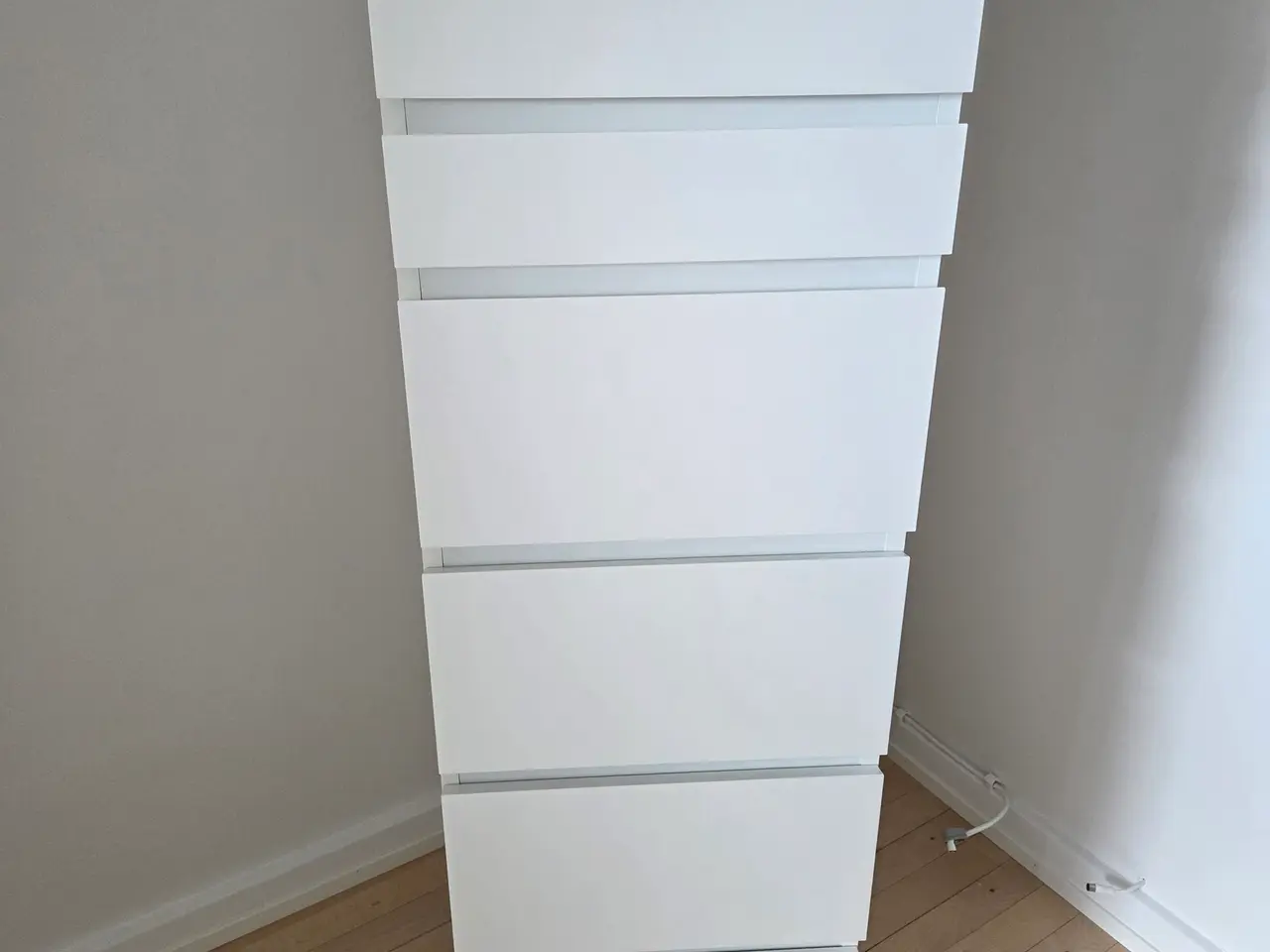 Billede 1 - IKEA MALM kommode, 6 skuffer og spejl,udgået model